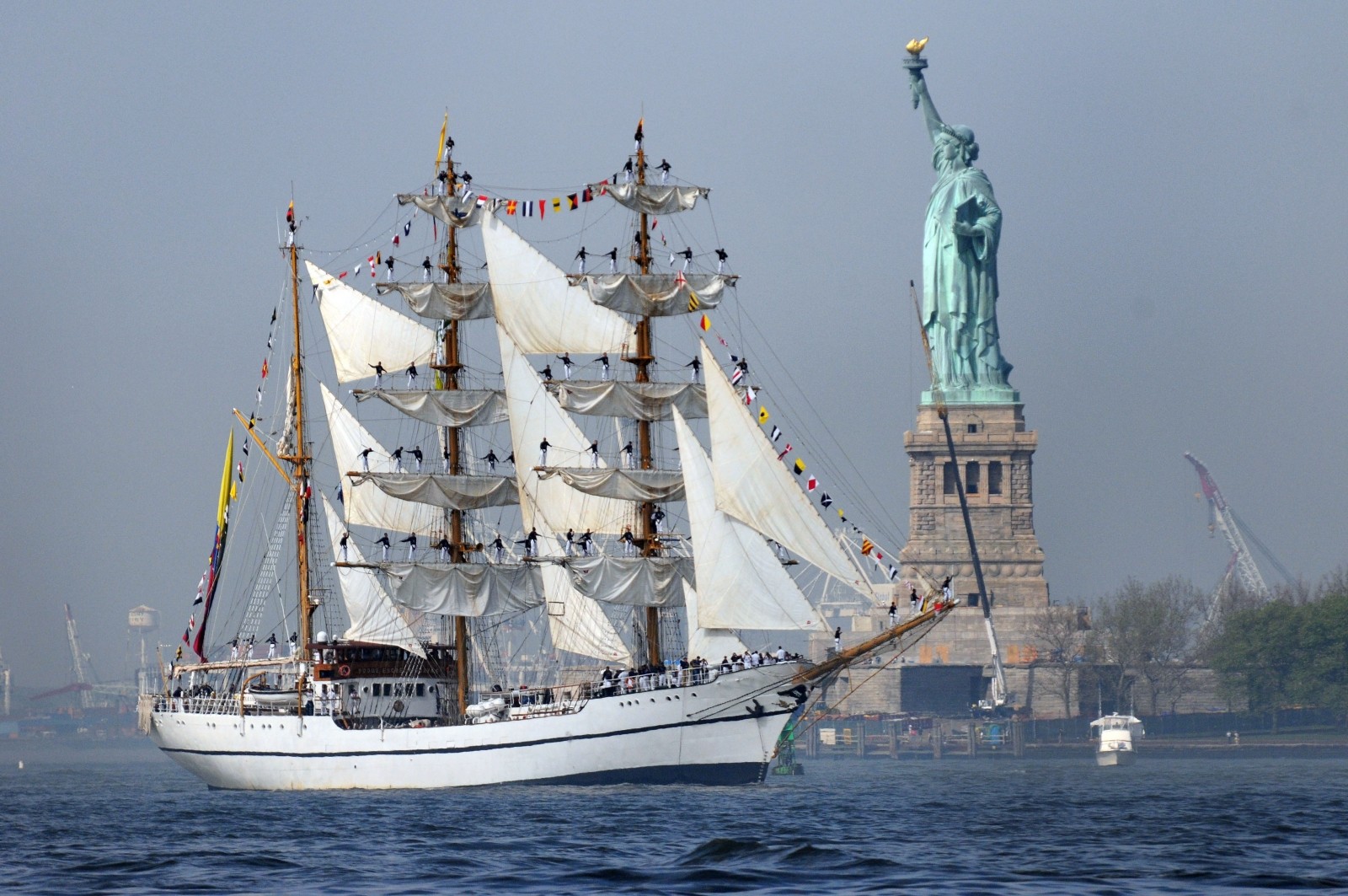 ship-tall-sailing-new-york-harbor